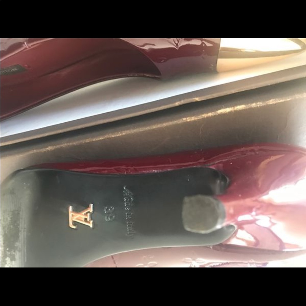 Louis Vuitton - Picture 3 of 6